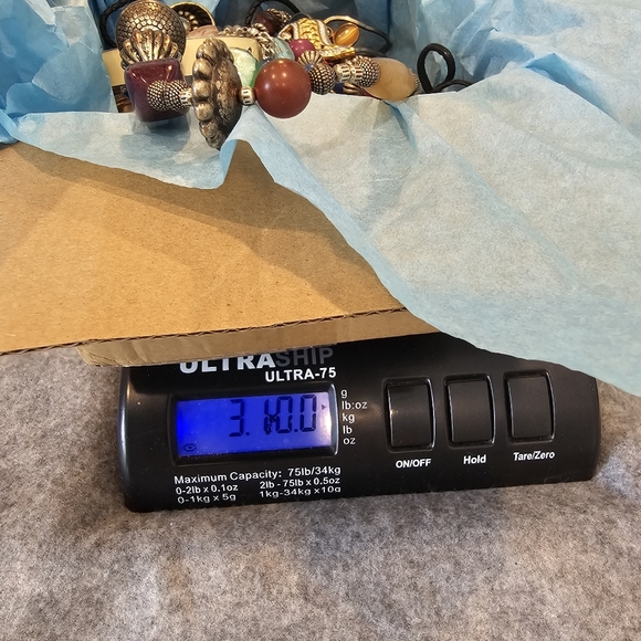 MIXED BAG LOT OF VINTAGE TO NOW JEWELRY 3 LBS 10OZ KEEP RESELL REPURPOSE - Picture 7 of 7